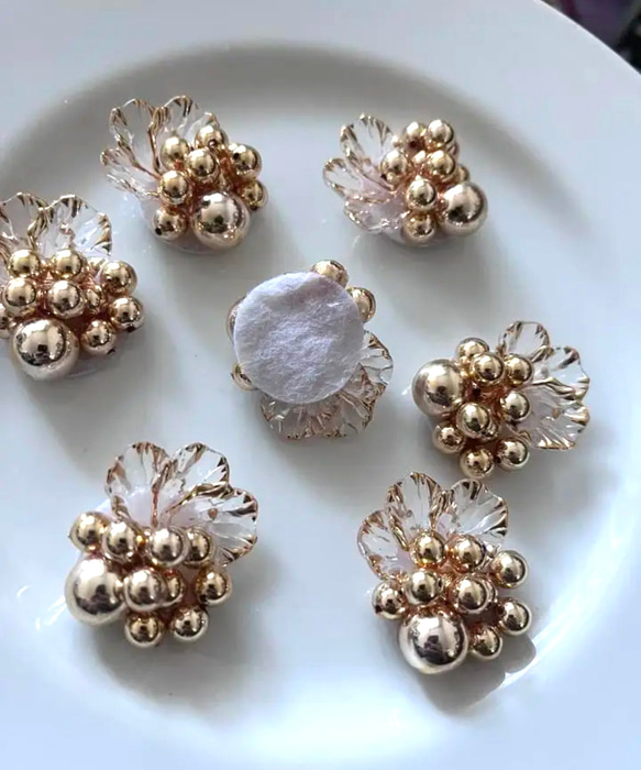 ビーズ　カボション　花びら　透明 9枚目の画像