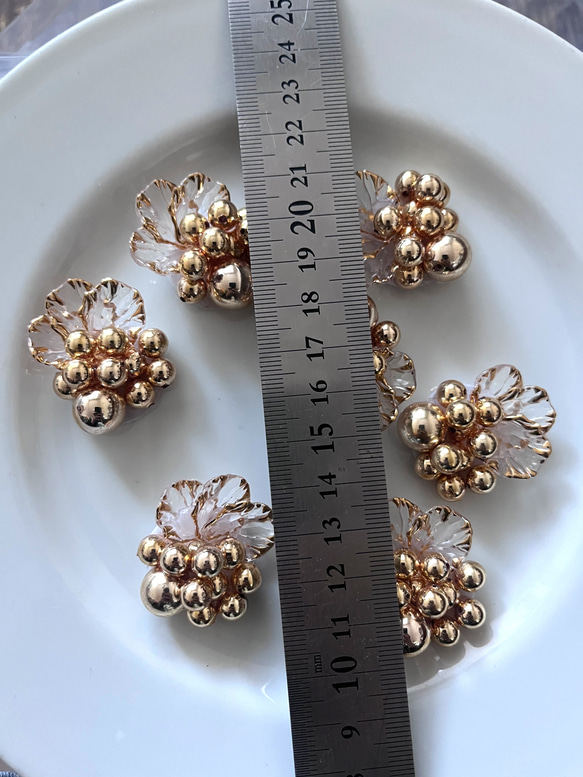 ビーズ　カボション　花びら　透明 2枚目の画像