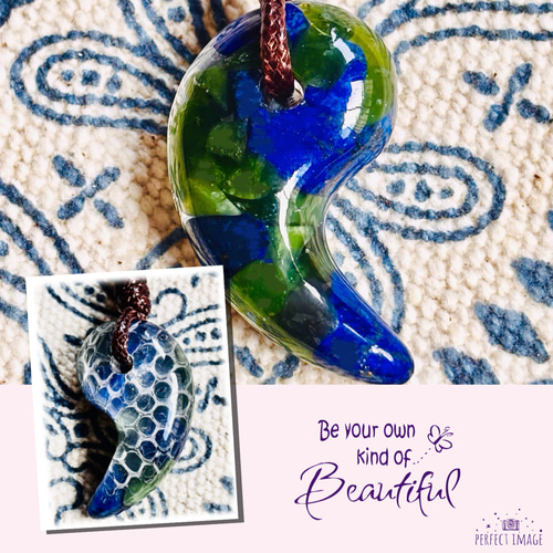 赤目白蛇抜け殻入】＊天然石の守護勾玉＊まがたまペンダント