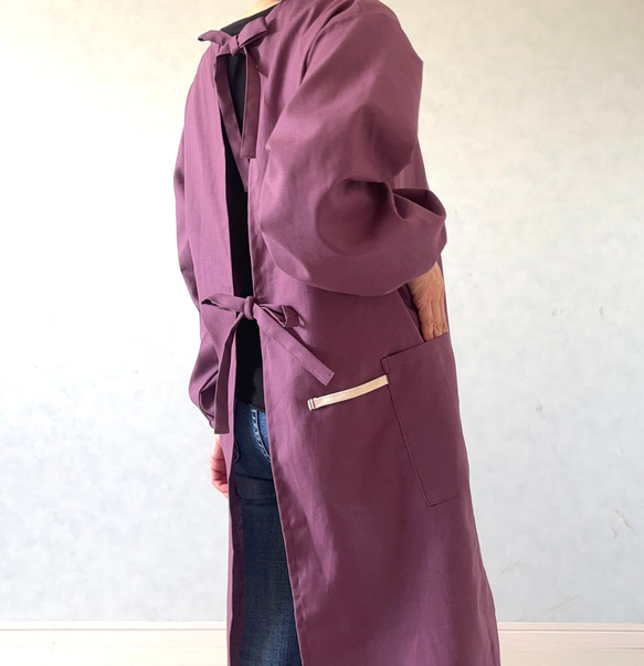 毎日の割烹着。しっかり素材で頼れる1枚。コットンリネンキャンバス『パープル』 15枚目の画像