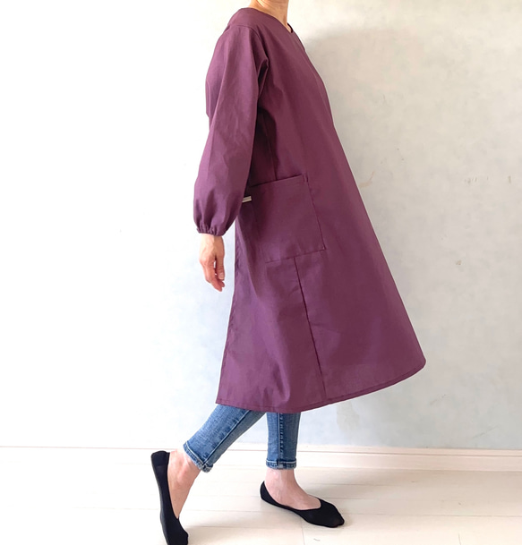 毎日の割烹着。しっかり素材で頼れる1枚。コットンリネンキャンバス『パープル』 12枚目の画像