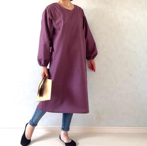 毎日の割烹着。しっかり素材で頼れる1枚。コットンリネンキャンバス『パープル』 13枚目の画像