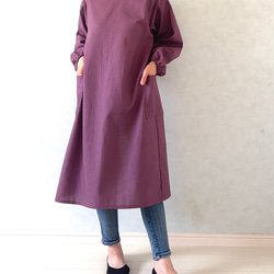 毎日の割烹着。しっかり素材で頼れる1枚。コットンリネンキャンバス『パープル』 9枚目の画像