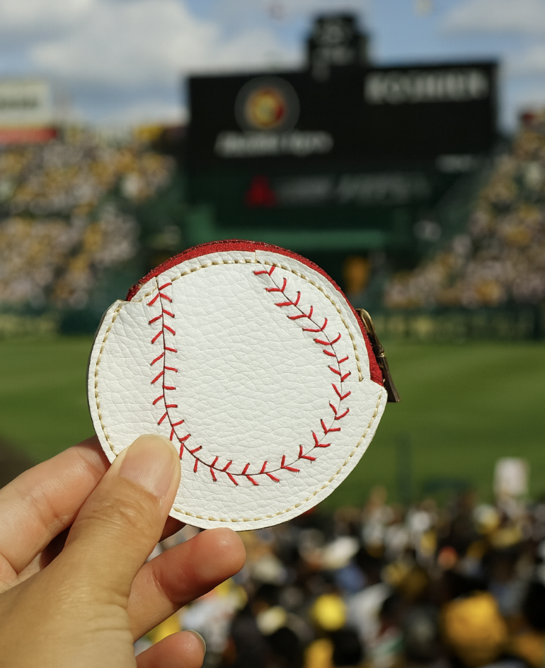 推しカラーで持ち歩く、あなただけの本革ベースボールポーチ コインケース