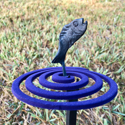 お魚跳ねる　ロートアイアン製　蚊取り線香ホルダー 2枚目の画像