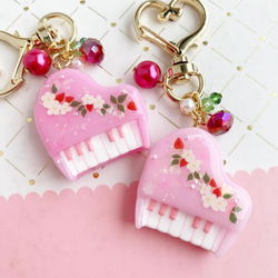 2620】かるた 百人一首 キーホルダー くすみカラーハート型 かすみ草封入