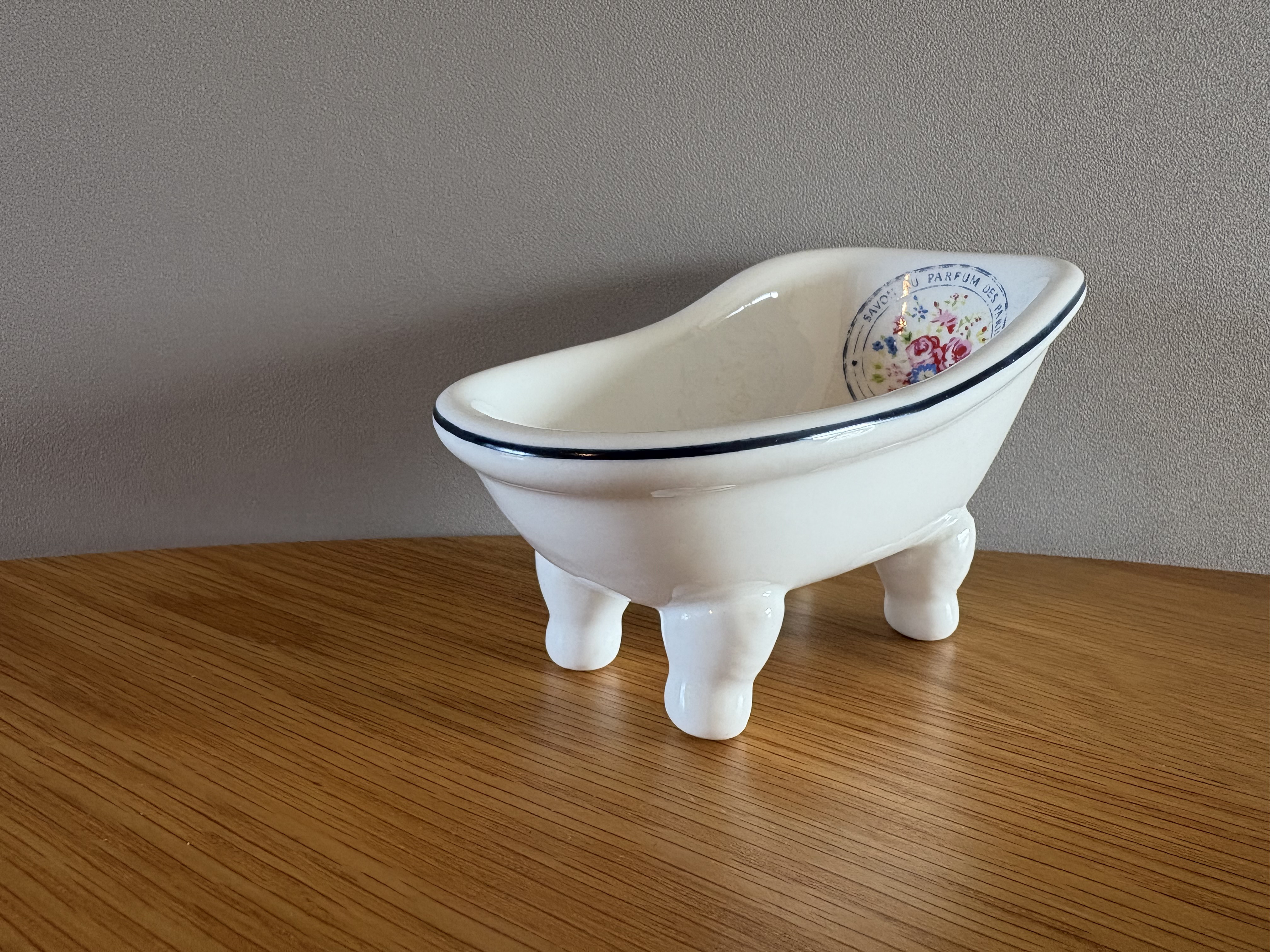 フランスのバスタブの形をした可愛いソープディッシュ　石鹸置き　アンティーク　ヴィンテージ　【石鹸置きのみ】