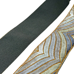 50mm太幅・斜め掛けショルダーストラップ濃灰べルト+シャンタン風の生地に銀系+金茶の豪華な波のような刺繍ショルダー 4枚目の画像