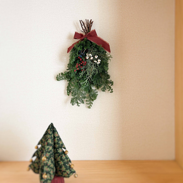 クリスマスフレッシュスワッグ｜リボンを付け替えてお正月スワッグ