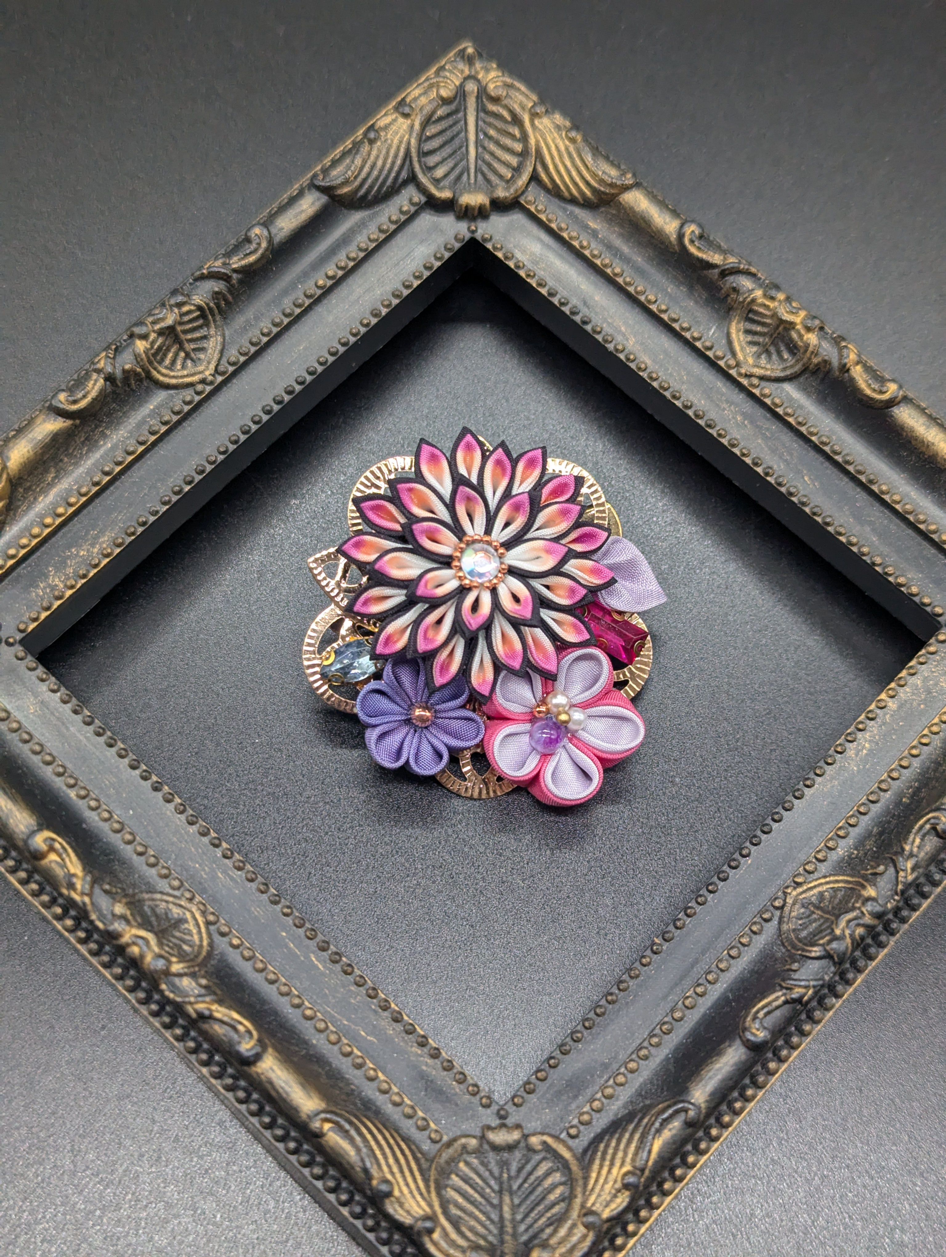 「藤霞（ふじがすみ）」帯留めにもなるブローチ