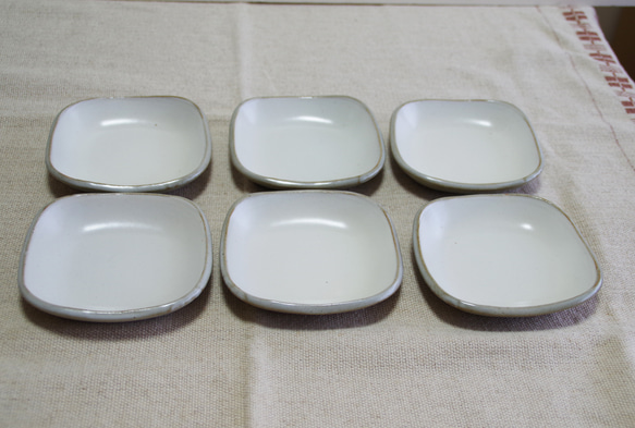 ゆるい四角の小皿 一辺11.5cm 5枚目の画像