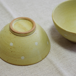 ちょっと大きめの苅安色(ドット柄) のご飯茶碗 Φ12.5cm 3枚目の画像