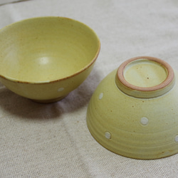 ちょっと大きめの苅安色(ドット柄) のご飯茶碗 Φ12.5cm 4枚目の画像