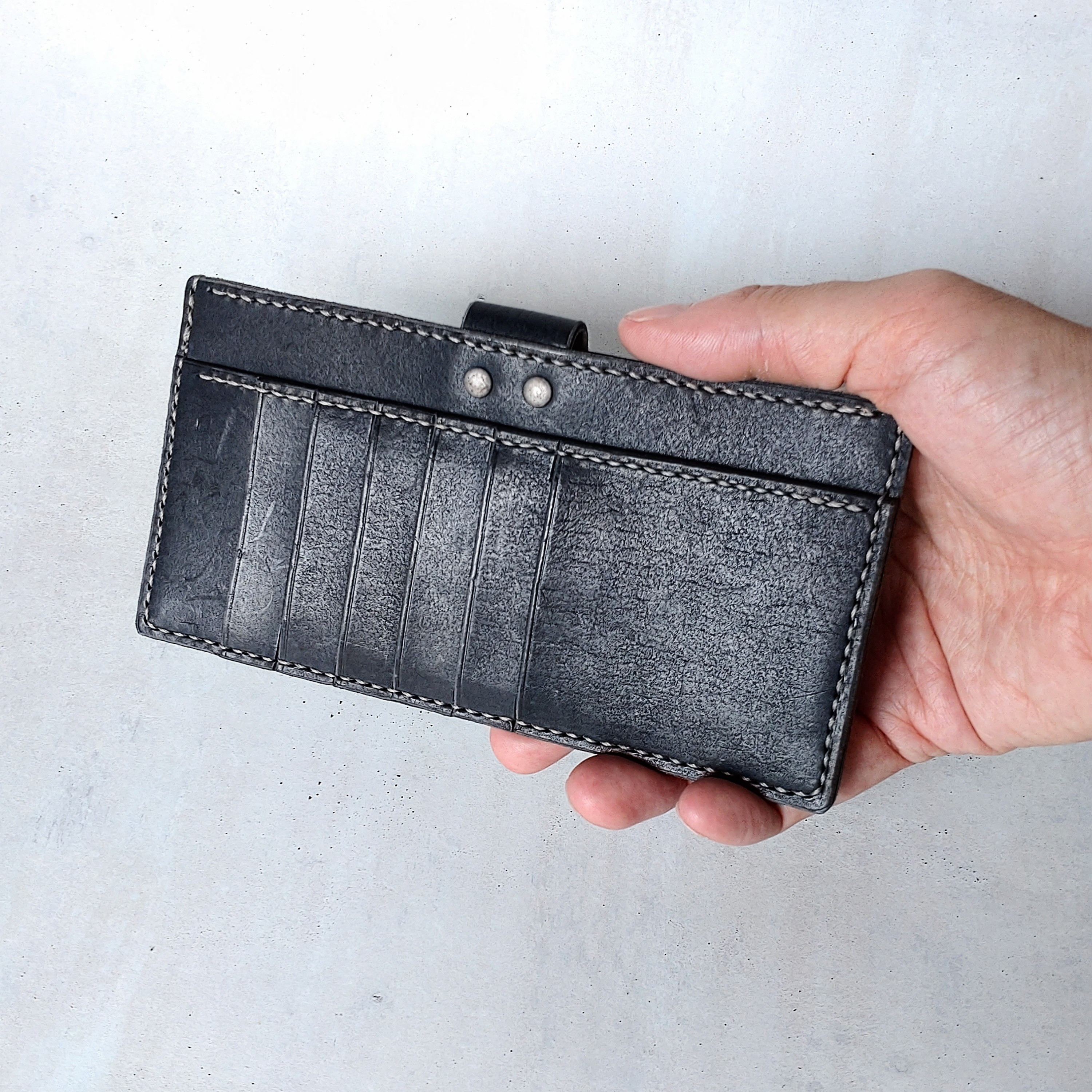 育てる本革のお札入れ・シンプルでも品格ある長財布