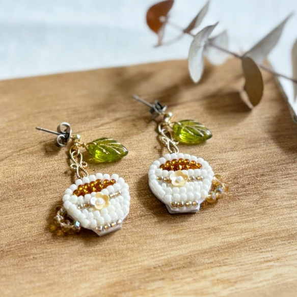 ティーカップ刺繍ピアス/イヤリング 紅茶好きさんへの刺繍耳飾り