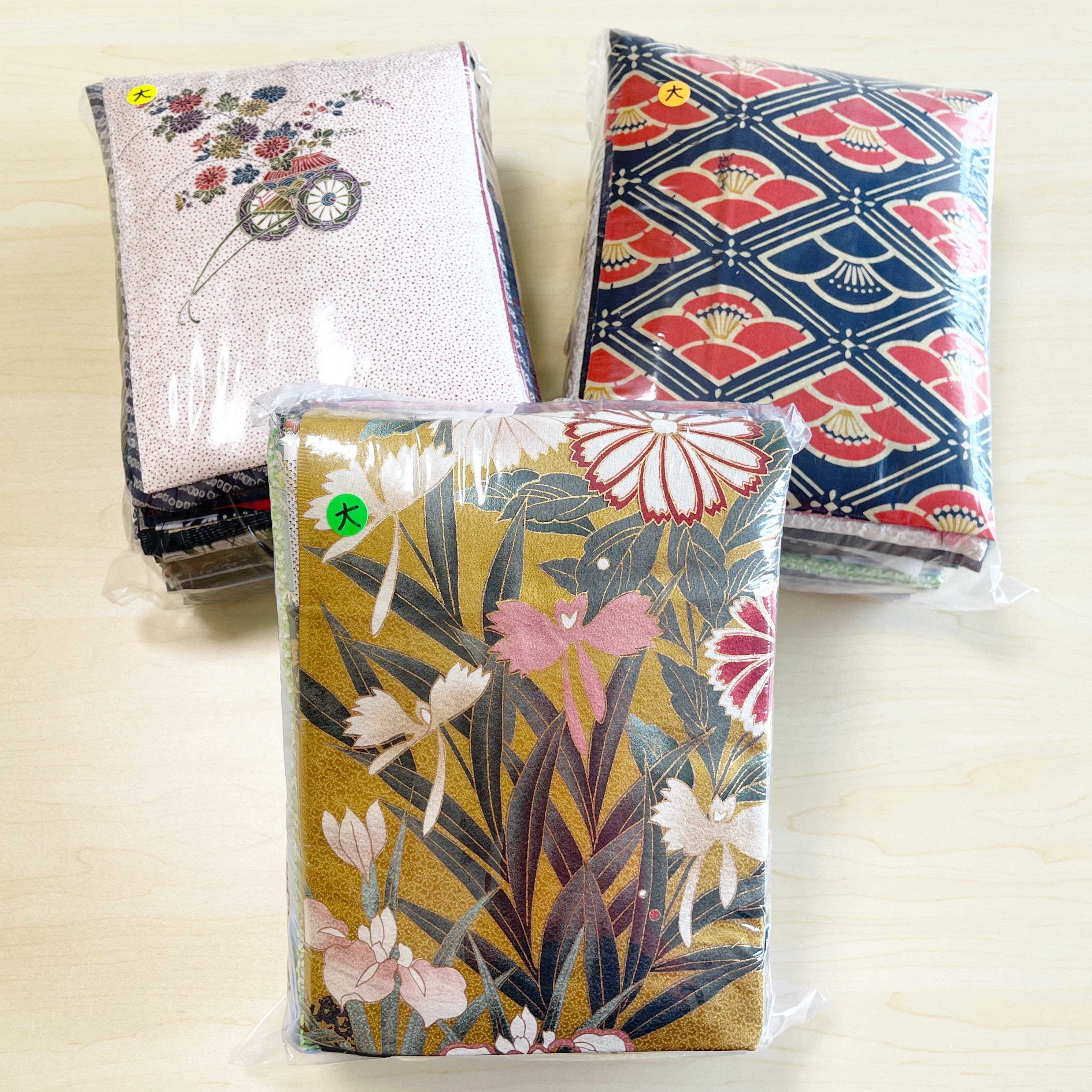 ◆送料無料◆ 着物ハギレセット(大)  約30cm×45cm前後  大量  まとめ売り  格安