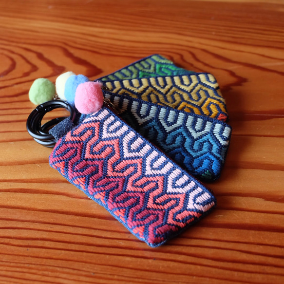 Kogin刺繡迷你錢包，附登山扣；Naminami [刺繡⌘刺繡]迷你收納包，附登山扣，多功能收納包，可客製化 第5張的照片
