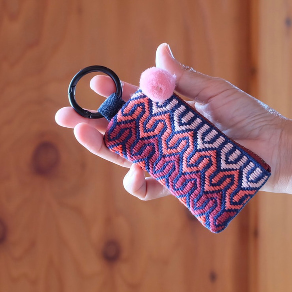 Kogin刺繡迷你錢包，附登山扣；Naminami [刺繡⌘刺繡]迷你收納包，附登山扣，多功能收納包，可客製化 第11張的照片