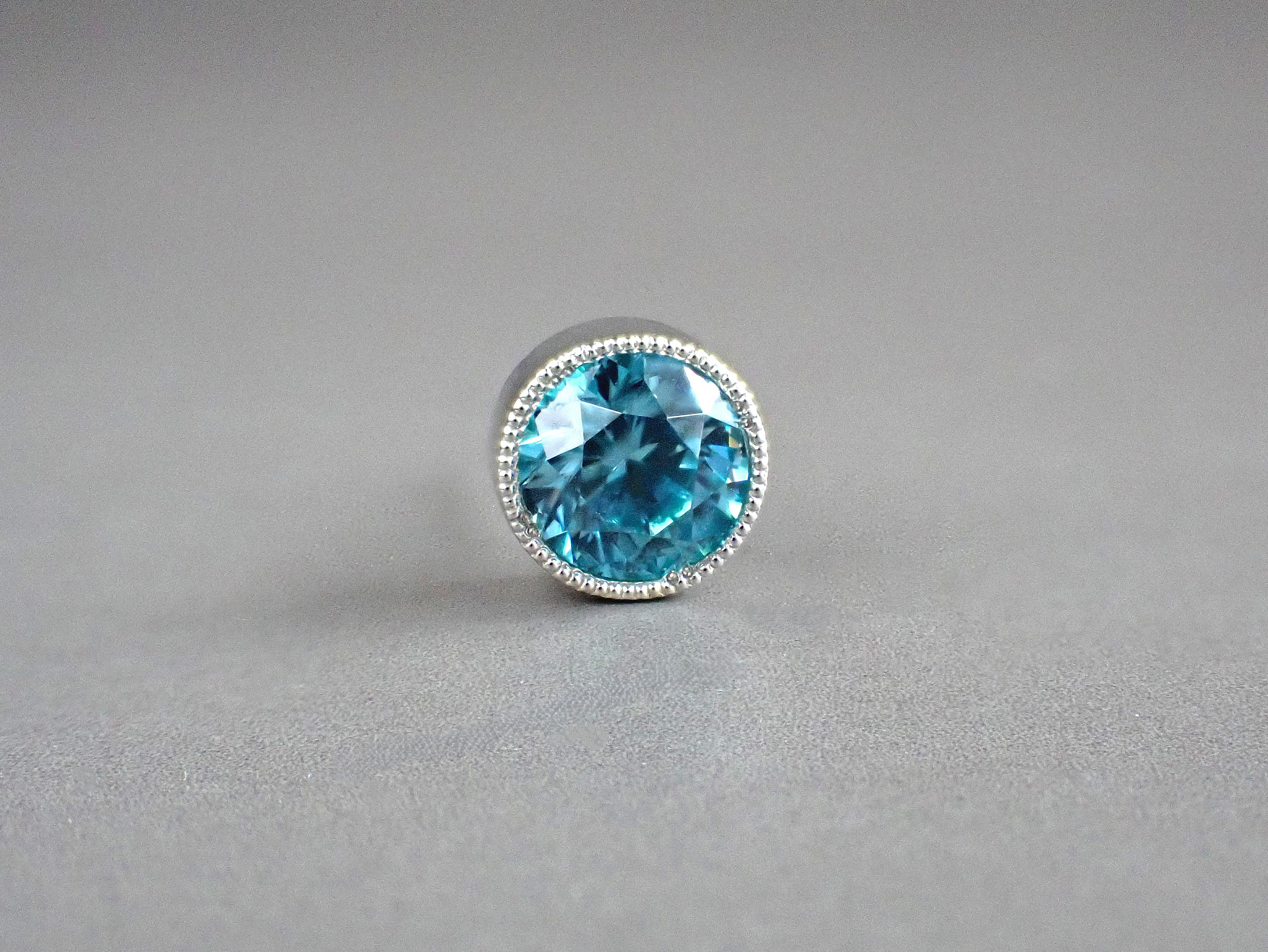 プラチナ ブルートパーズ片耳ピアス