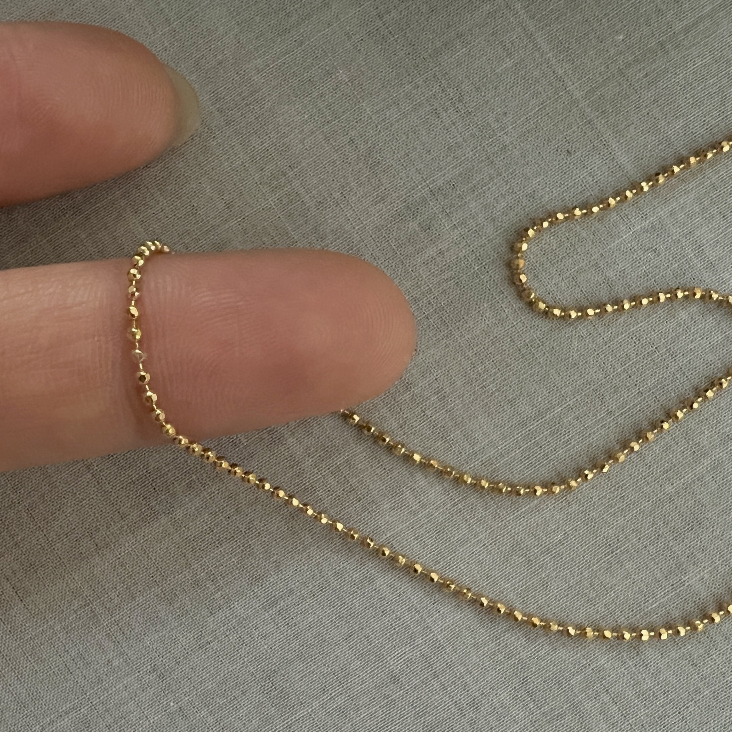 小さな粒が静かに輝く、14Kコーティング・華奢ビーズネックレス／925シルバー・長さ調整可・重ね付けにも