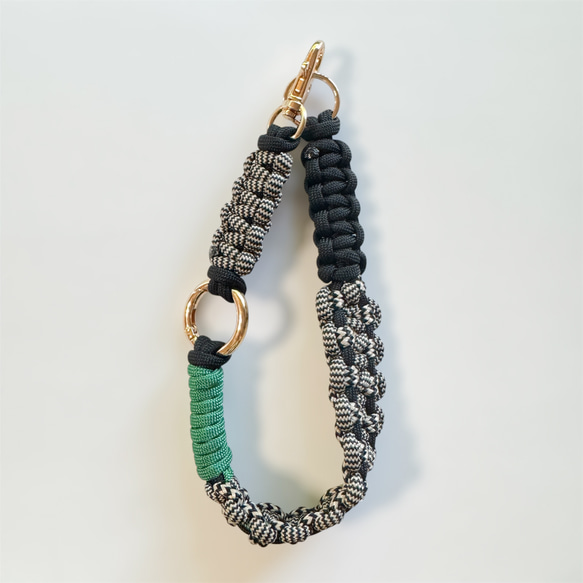 丈夫でおしゃれなハンドストラップ｜スマホ・カメラ・バッグ用｜パラコード編み｜プチギフト 12枚目の画像
