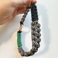 丈夫でおしゃれなハンドストラップ｜スマホ・カメラ・バッグ用｜パラコード編み｜プチギフト 13枚目の画像