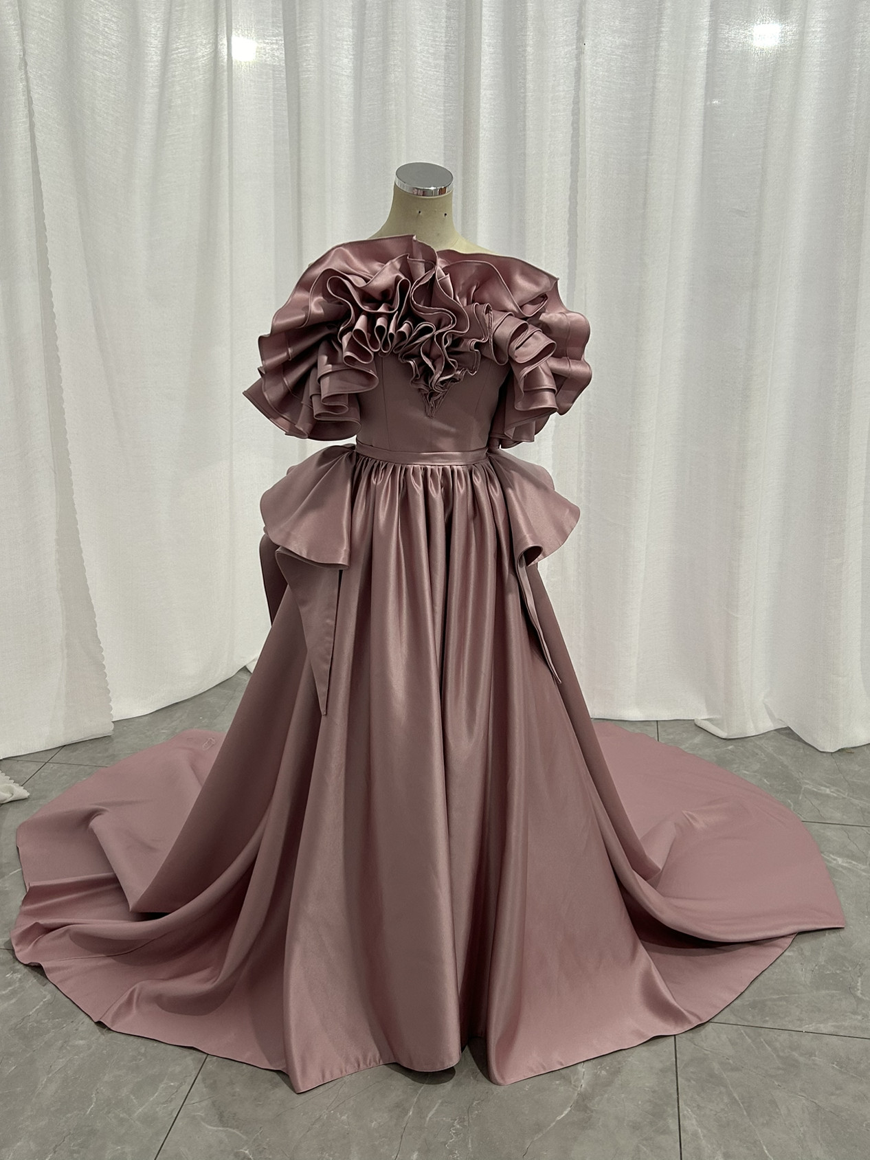 送料無料！ピンクソフィア パーティードレス ベアトップ ふっくら柔らかなバックリボン華やかなトレーン/結婚式/披露宴