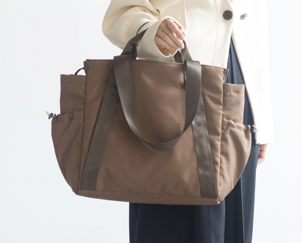 10ポケットトートバッグ［Lサイズ］撥水加工ナイロン｜ファスナー付｜A4・14インチPC【ブラウン】送料無料