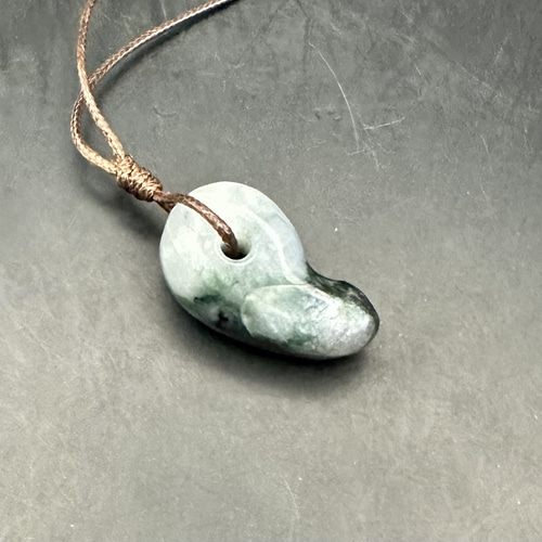 2025.8.13氷原神鹿　糸魚川産最高級ロウカン氷翡翠 2025.8.13氷原神鹿 糸魚川産最高級ロウカン氷翡翠 - メルカリ