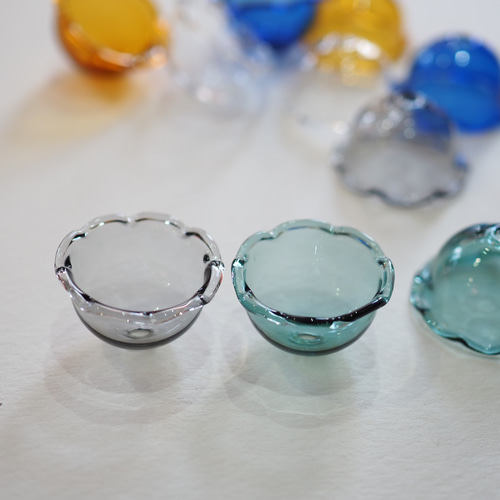 ハンドメイド　オーダー フラワー 穴あきパーツ ガラス 20mm 2個 その他素材 AMBER