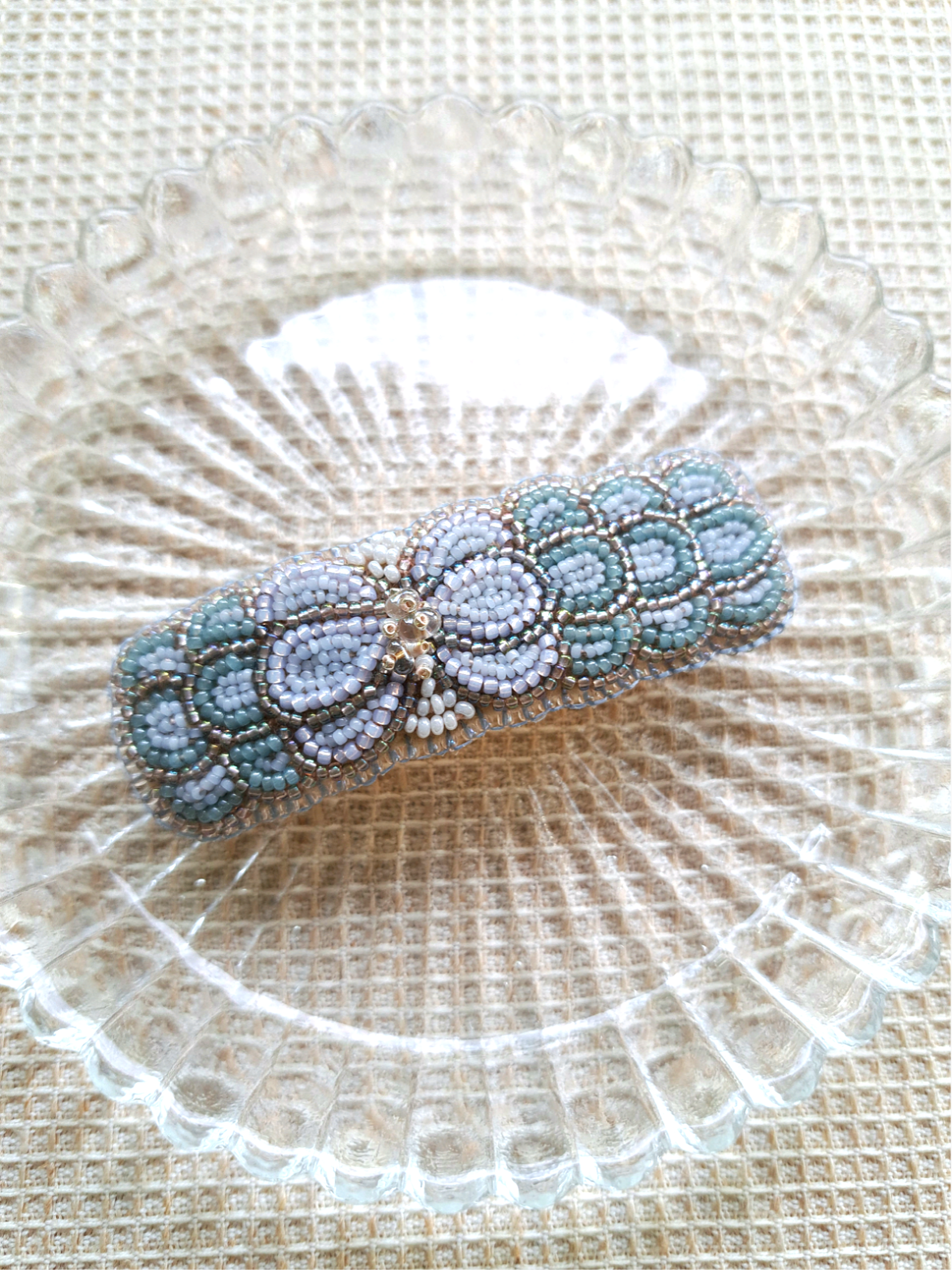 再販【ビーズ刺繍 　バレッタ 】　(レース模様、リボン)