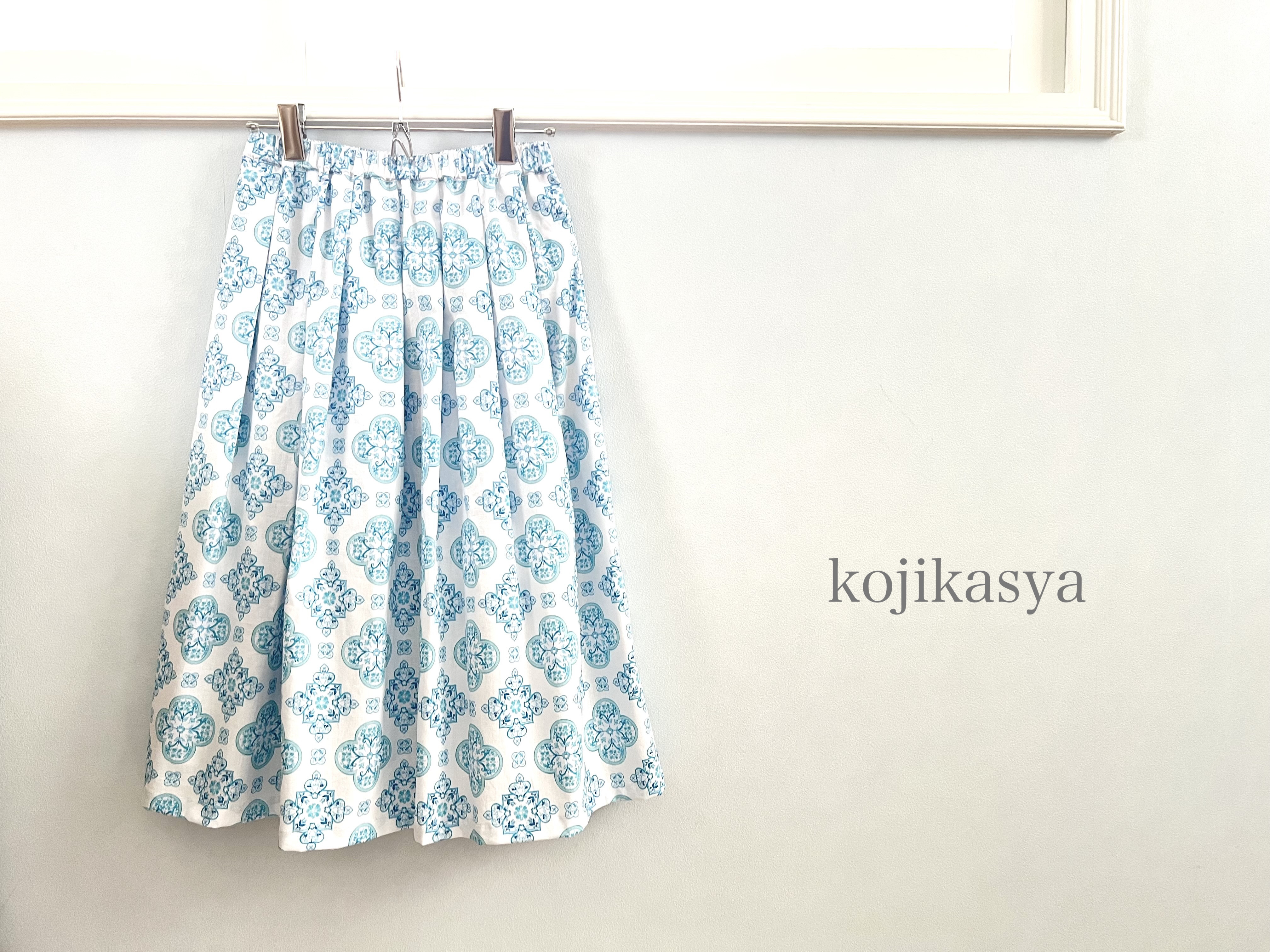 【春もの★超早割】白地に水色♪モロッコタイルみたいな可愛いスカート Sサイズ