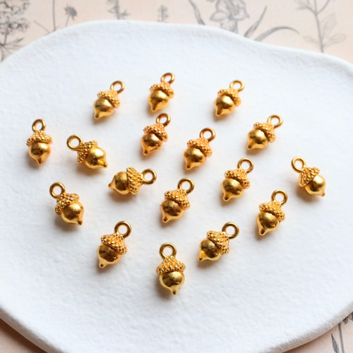 新作☆ミニどんぐりのチャーム ゴールド ビーズ handmade Moment