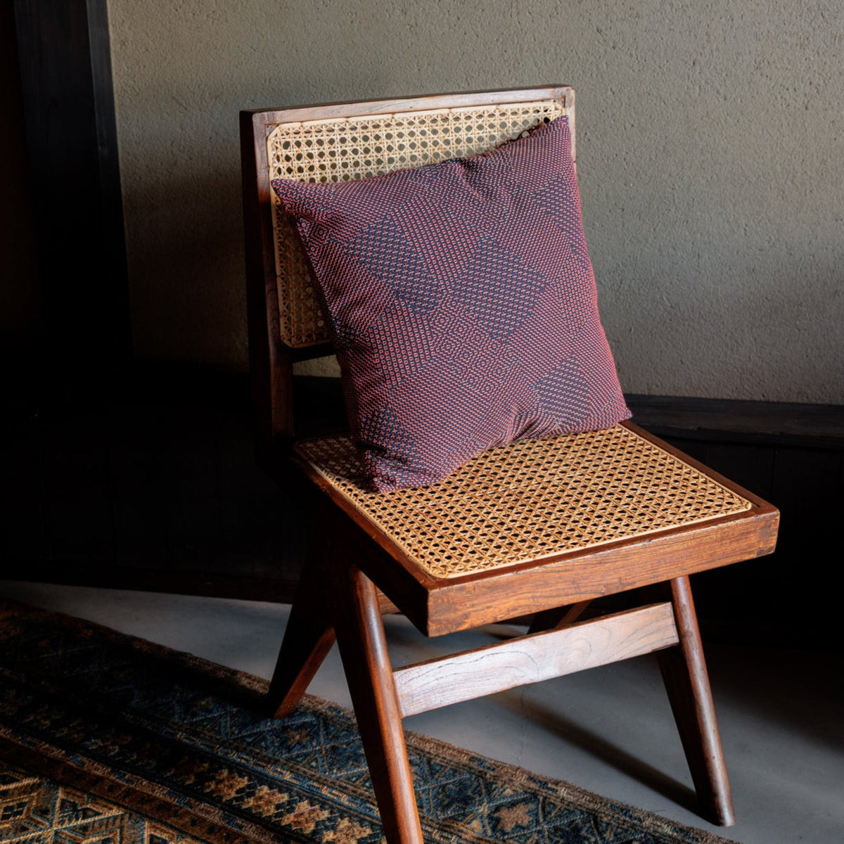 刺し子クッションカバー (レッド x ネイビー）