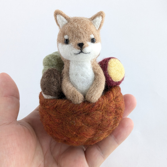 秋の味覚と柴犬さん 羊毛フェルト 羊毛フェルト アカツキコ 通販