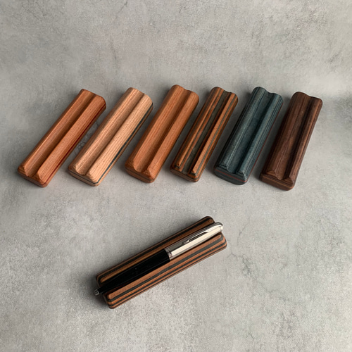 積み革ペンレスト【完成品】ペン置き 印鑑置き キャメル革×黒革 栃木