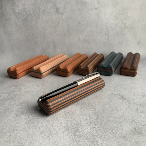 積み革ペンレスト【完成品】ペン置き 印鑑置き キャメル革×黒革 栃木