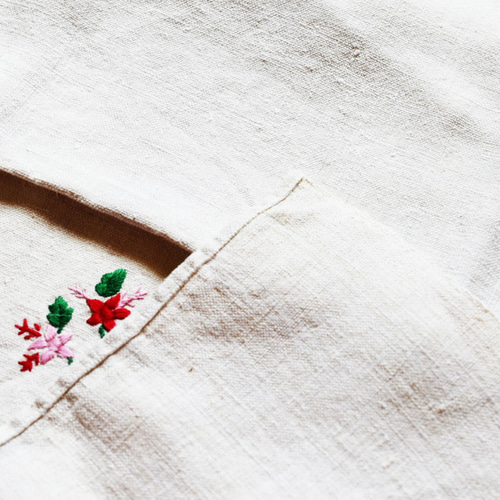 ハンガリー 手織りリネンの花刺繍キッチンクロス【sa733】 ハンガリー 手織りリネンの花刺繍キッチンクロス【sa733