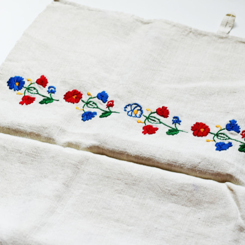ハンガリー 手織りリネンの花刺繍キッチンクロス【sa733】 ハンガリー 手織りリネンの花刺繍キッチンクロス【sa733