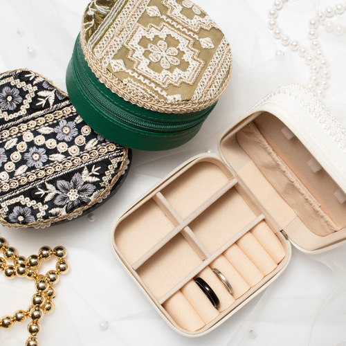 インド刺繍リボンのジュエリーケース | 丸型アクセサリーBOX ピンク