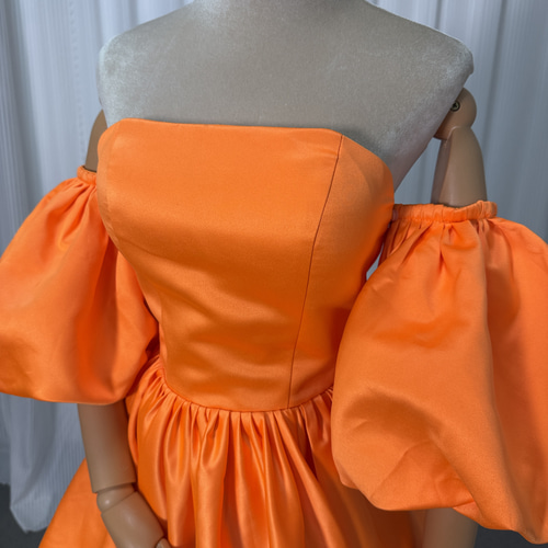 【美品】ドレスプロダクションDRESS PRODUCTIONオレンジパフスリーブ パフスリーブオレンジドレス。透け感のあるオレンジドレスです