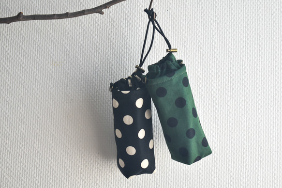 スリム・洗える保冷保温ペットボトルカバー（水玉） 1枚目の画像