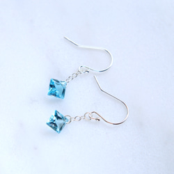 隕石のピアス スウェーデン産 ムオニナルスタ隕石（メテオライト隕石