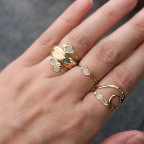 スライスダイヤモンド　チャーム　K18 K18 SNAKE KNOT ダイヤモンド チャーム