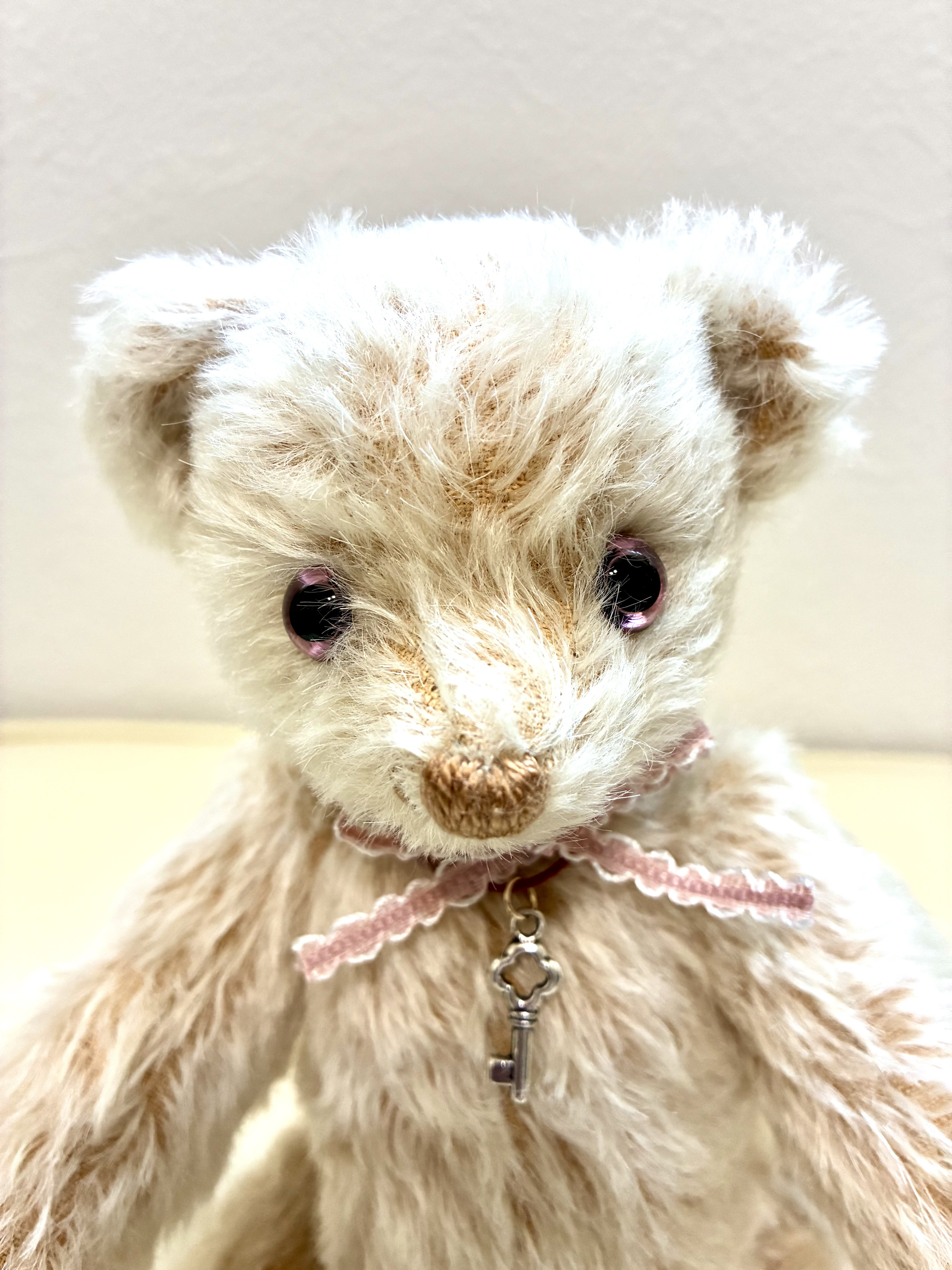 ライトアメジストの瞳のテディベア　〜24cm〜