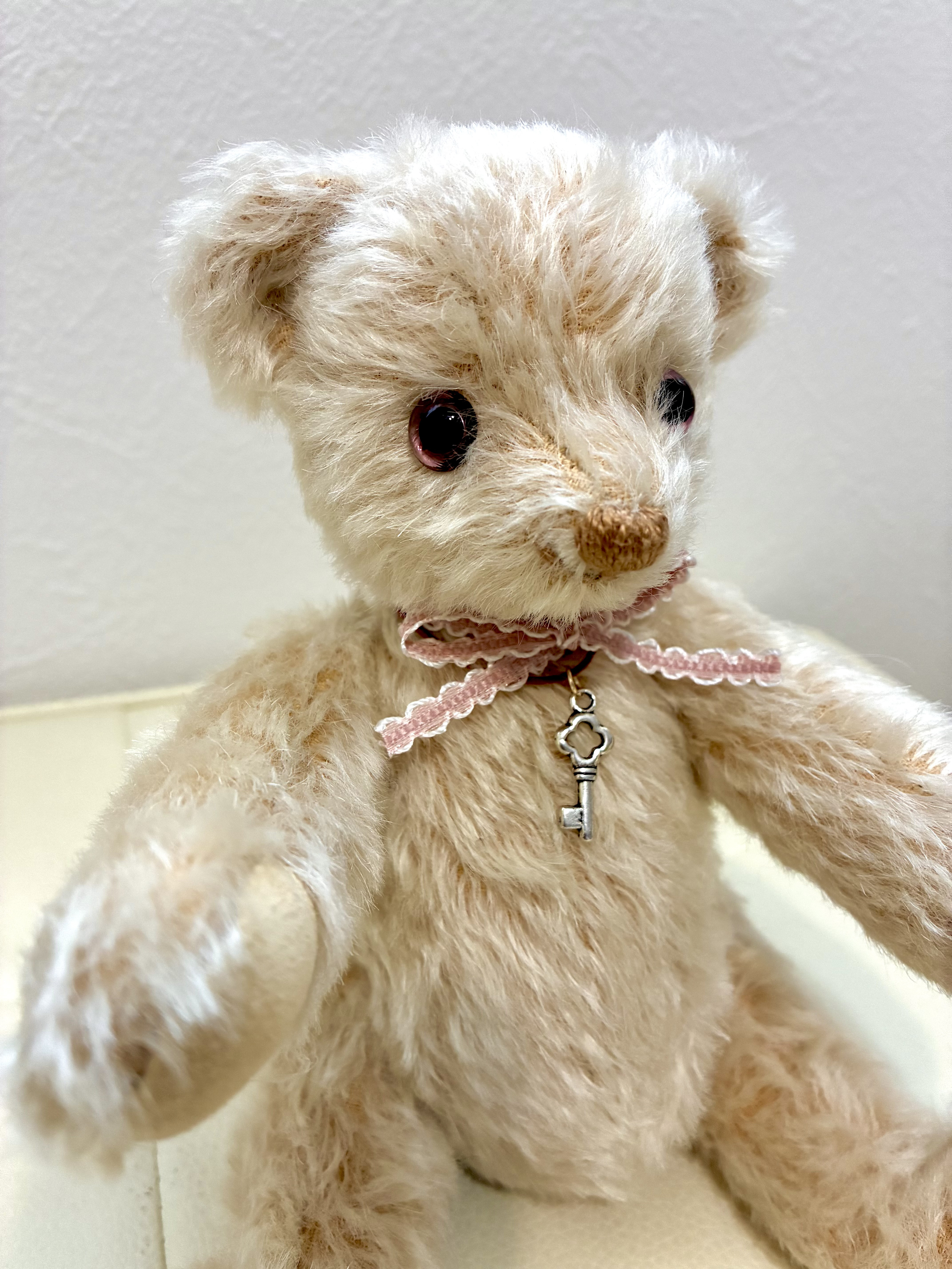 ライトアメジストの瞳のテディベア　〜24cm〜