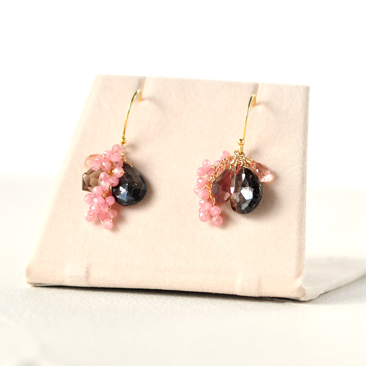 花暈のブーケ〜〜ゴールデンシーンサファイアxたわわなインカローズピアス14kgf