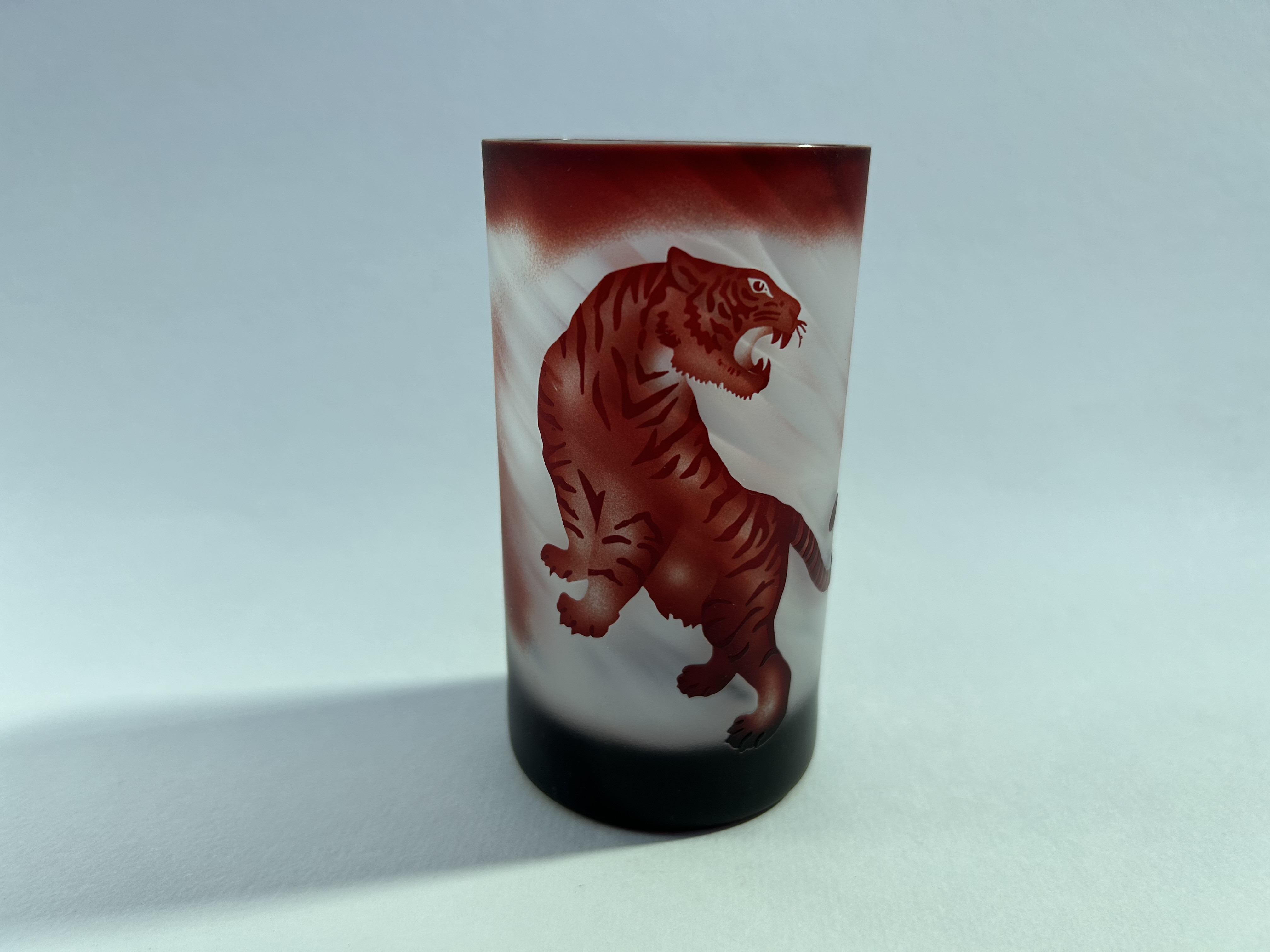 勇壮なトラ２態（龍雲グラス　サンドブラスト） 9,075円
