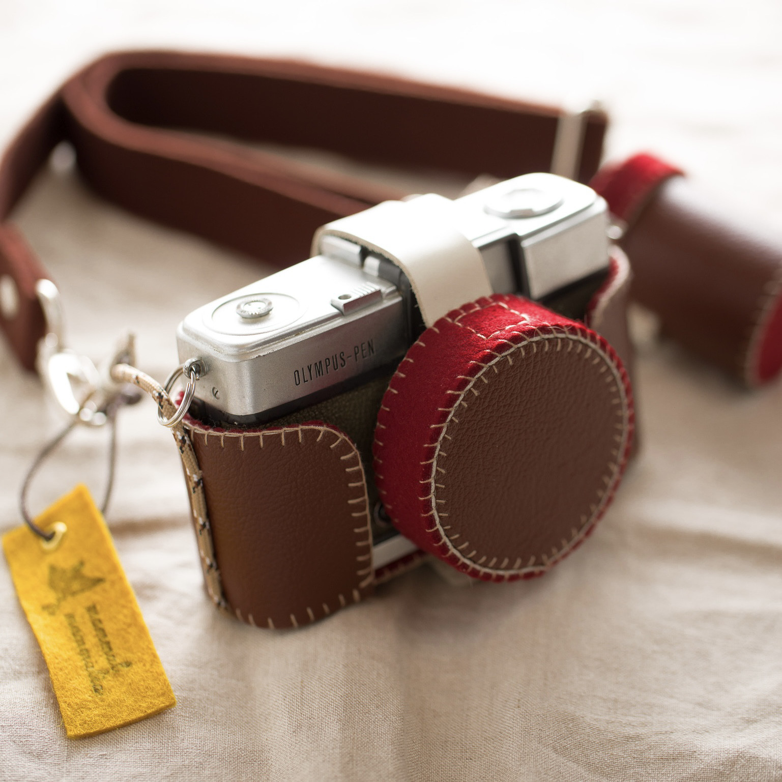 カメラケース『Bordeaux（ボルドー）』（オリンパスフィルムカメラPENシリーズ用、TRIP35用）