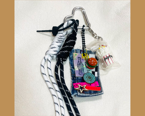 じゃらじゃらキーホルダー　バッグチャーム　キーチャーム　パラコード　38D レザーストラップとパラコード じゃらじゃらバッグチャーム